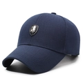 Dunkelblaue Baseballkappe mit Schild-Metallabzeichen und strukturierter Textur - Marineblau