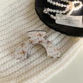 Chic cream acrylic hair claw clip with vintage floral pattern on soft knit background - Arched Shape / Beige Floral