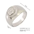 Anello con sigillo in acciaio argento con rilievo ritratto e finitura PVD premium - US 11.5 / Color Acciaio