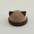 Detalle del gorro de punto acanalado con orejas de gato en bloques de color caqui y café - 50-52cm (2-4 años) / Caqui