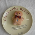 Colgante de peluche de hombre de jengibre con lazo de cuadros y pelo sintético suave - Hombre de Jengibre con Pajarita