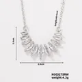 Vista dettagliata della collana in zircone argento con dimensioni 2,6cm x 2,0cm e peso di 4,3g - Argento