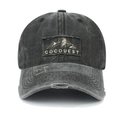 Dettaglio cappello baseball vintage con toppa ricamata montagna e visiera consumata - Regolabile / Nero