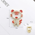 Ciondolo a forma di tigre dorata con strass e smalto rosso, misura 32mm x 24mm - D1800 - Tigre della fortuna con pavé di strass (Oro opaco)