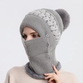 Gorro bufanda gris de punto con patrón de trenza blanca y pompón de piel sintética - Gris