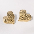 Boucles d'oreilles cœur dorées avec texture martelée vintage en acier inoxydable poli - Doré