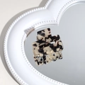 Detail of a chic leopard print hair claw clip reflected on a heart-shaped mirror base - Leopard Beige-Black