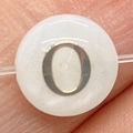 Perle en nacre blanche avec lettre O dorée pour création de bijoux DIY personnalisés - Lettre O