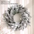 Weihnachtskranz aus PE mit Beflockung, 60cm Durchmesser Wanddekoration für Winter - Stil J 60cm
