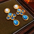 Vintage Goldohrringe mit blauen Kristallen und Perlen in luxuriöser Schmuckschatulle - Blau (Silber Ohrringstecker)