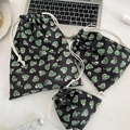 Set di tre sacchetti con coulisse e stampa a cuore in varie dimensioni per i viaggi - Medio (19 * 24 cm) / Nero con cuore verde