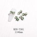 3D-Schleifen Nagelkunst Charms mit Silberbasis und hellgrünen Katzenaugensteinen, 11x6mm - Silberrand Minzgrün Katzenauge Schleife (MZH-7381)
