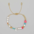 Verstellbares gewebtes Armband mit bunten Perlen und Anhänger mit Buchstabe E - Buchstabe E Multi-Element-Armband (ZZ-B24061901E-F)