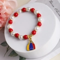 Exotisches Armband aus roten und weißen Perlen mit goldenen Abständen und Prinzessin-Anhänger - Stil C-Dreifarbiges Prinzessinnenkleid