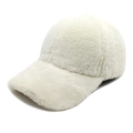 Primer plano de gorra de béisbol de felpa blanca con textura de piel sintética gruesa - M (56-58cm) / Blanco