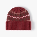 Bonnet en tricot jacquard à rayures rouge foncé avec motifs géométriques et revers côtelé - Taille unique / Rouge Vin (24B042)