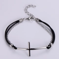 Pulsera minimalista de cuerda negra con cruz de acero de titanio plateado para hombre - Color Acero