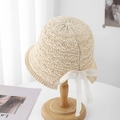 Detailaufnahme des atmungsaktiven Sonnenhuts mit dekorativer weißer Spitzen-Schleife - M (56-58cm) / Beige