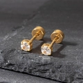 Dettaglio di orecchini a lobo con zircone da 3mm e acciaio inossidabile dorato a vite - 3mm / Oro