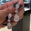 Elegante Tropfen-Ohrringe mit dreischichtigen klaren Zirkonia-Anhängern in Silberoptik - Wassertropfen-Anhänger Stil (CR0003XS) / Silber