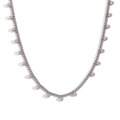 Collana minimalista in acciaio inossidabile color argento con perline su sfondo bianco - Argento