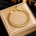 Primer plano de pulsera de cadena de serpiente dorada en acero inoxidable con cierre - Pulsera / Oro de 18K