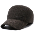 Berretto invernale da uomo in tweed marrone scuro con paraorecchie e logo R - Regolabile / Caffè Con Logo R