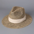 Détail du tissage respirant et ruban crème sur un chapeau de soleil en paille - M(56-58cm) / Blanc Cassé