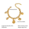 Detailweergave van gouden oceaanarmband met afmetingen van zeesterren en schelpen - St. Jacobsschelp Aardbei Zeester Bedel Stijl (YYB025045)