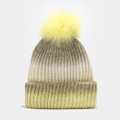 Détail du bonnet en maille avec dégradé jaune et gris et pompon en fourrure de renard - Taille unique / Dégradé Jaune Clair et Café
