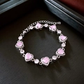 Detail van het S925-keurmerk op de zilveren armband met roze hartvormige zirkoon - Roze