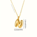 Dettaglio del ciondolo a lettera N palloncino dorato con misure precise 1,3cm per 1,2cm - Lettera N