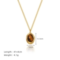 Goldene Titanstahl-Halskette mit ovalem Tigerauge-Kaffeebohnen-Anhänger und Kettendetails - Halskette Stil