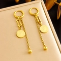 Boucles d'oreilles créoles en acier doré avec glands asymétriques et pièces vintage - Boucles d'Oreilles Asymétriques à Franges et Pièces (E6182)