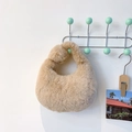 Sac à main beige en peluche duveteuse avec poignée nouée et forme arrondie - Kaki