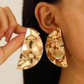 Modern gold hammered irregular C-shape hoop earrings with textured finish in minimalist style - Semi-circle Textured Style (8199) / 03 KC Gold