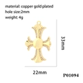 Dettaglio del ciondolo a croce in rame placcato oro 33mm con zirconi e specifiche - P01094 / Oro