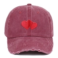 Berretto da baseball bordeaux vintage lavato con cuore ricamato e visiera consumata - Regolabile / Borgogna