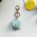 Mini porte-clés sac en similicuir bleu clair avec fermoir doré et texture grainée - Bleu