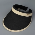 Detalle de una visera tejida negra con ribete beige y un adorno de hoja dorada - M(56-58cm) / Negro Con Borde Beige