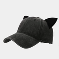 Dettaglio del berretto in cotone color carbone con orecchie da gatto decorative - Regolabile / Nero