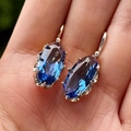 Pendientes vintage con circonitas azules de corte ovalado y cierres de palanca plateados - E4626 Azul Real / Base Plateada
