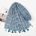 Schal in Blau mit Blumenmuster aus Baumwoll-Leinen-Gefühl und Boho-Quasten - XB1010-01 Blaues Blumenmuster Quasten
