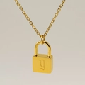Collier avec pendentif cadenas doré et lettre Y gothique gravée sur métal poli - Style Lettre Y