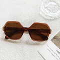 Lunettes de soleil hexagonales oversize chic en marron thé translucide avec monture rétro - Thé Sombre Transparent