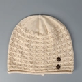 Bonnet ample beige avec maille texturée à vagues et détails de boutons latéraux - Taille Unique (Convient 57-62cm) / Beige