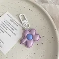 Schicker Lavendel Blumen Schlüsselanhänger mit blauem Kern und weißem Karabiner - Lila
