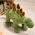 Süßes grünes Stegosaurus-Plüschtier mit braunen Rückenplatten und gestickten Augen - Stegosaurus (40cm)
