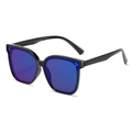 Occhiali da sole oversize bimbo neri con lenti sfumate blu-viola e borchie argento - Montatura Nera Lenti a Specchio Blu