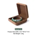 Boîte à bracelets en velours marron avec jonc vert, dimensions 9,3 x 9,3 x 4 cm - Boîte à bracelet / Brun
